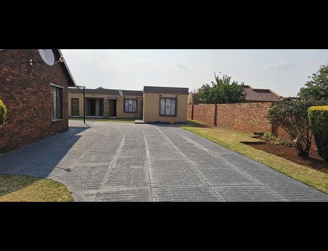 2 BEDROOM HOUSE FOR SALE IN DAWN PARK